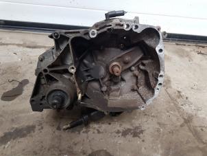 Gebruikte Versnellingsbak Renault Clio II (BB/CB) 1.2 Prijs € 135,00 Margeregeling aangeboden door Auto- en demontagebedrijf Eindewege