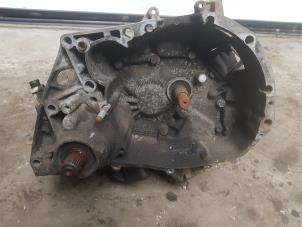Gebruikte Versnellingsbak Renault Clio (B/C57/357/557/577) 1.2e Kat. Prijs € 110,00 Margeregeling aangeboden door Auto- en demontagebedrijf Eindewege