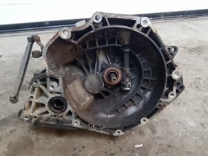 Gebruikte Versnellingsbak Opel Corsa B (73/78/79) 1.2i 16V Prijs € 110,00 Margeregeling aangeboden door Auto- en demontagebedrijf Eindewege