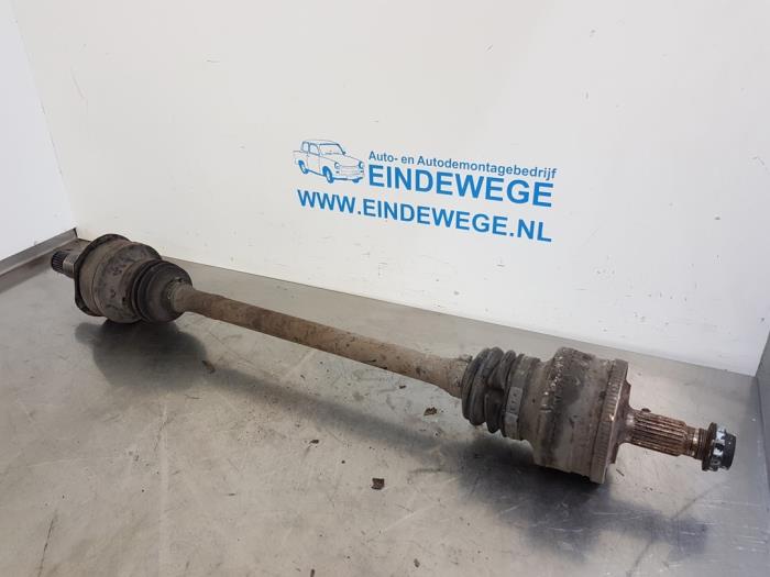 Gebruikte Aandrijfas links-achter Mercedes C (W203) 2.2 C-200 CDI 16V Prijs € 50,00 Margeregeling aangeboden door Auto- en demontagebedrijf Eindewege
