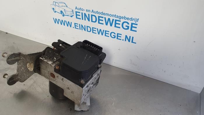 Gebruikte ABS Pomp Mercedes S (W220) 4.3 S-430 V8 24V Prijs € 60,00 Margeregeling aangeboden door Auto- en demontagebedrijf Eindewege