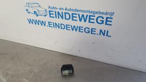 Gebruikte Ruit schakelaar elektrisch Mercedes S (W220) 4.3 S-430 V8 24V Prijs € 15,00 Margeregeling aangeboden door Auto- en demontagebedrijf Eindewege