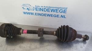 Gebruikte Aandrijfas links-voor Volkswagen New Beetle (9C1/9G1) 2.0 Prijs € 35,00 Margeregeling aangeboden door Auto- en demontagebedrijf Eindewege
