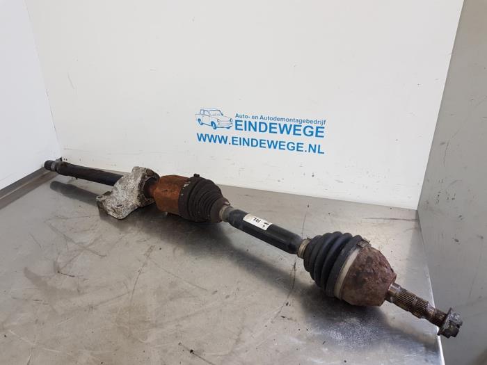Gebruikte Steekas rechts-voor Opel Zafira (M75) 1.9 CDTI Prijs € 30,00 Margeregeling aangeboden door Auto- en demontagebedrijf Eindewege
