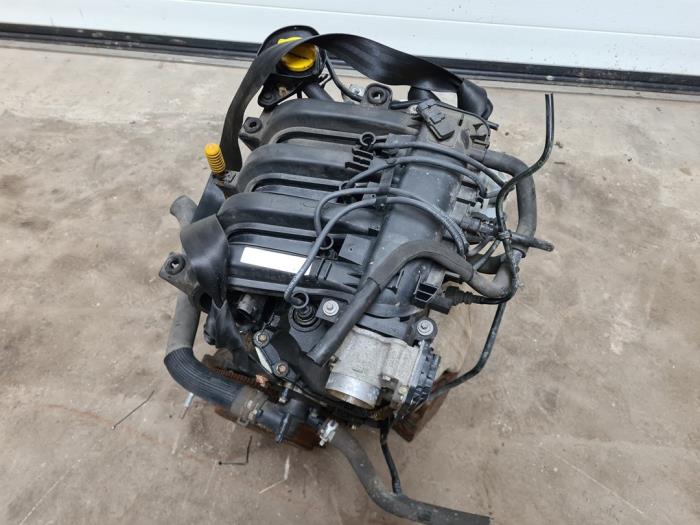 Gebruikte Motor Renault Twingo II (CN) 1.2 16V Prijs € 228,00 Margeregeling aangeboden door Auto- en demontagebedrijf Eindewege