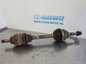 Gebruikte Aandrijfas links-voor Opel Zafira (F75) 1.8 16V Prijs € 30,00 Margeregeling aangeboden door Auto- en demontagebedrijf Eindewege