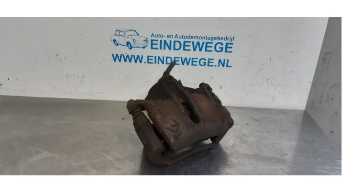 Remklauw (Tang) links-voor van een Jaguar X-type Estate 2.0 V6 24V 2004