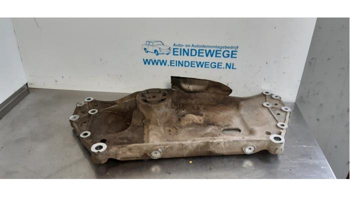 Gebruikte Subframe Volkswagen Caddy III (2KA,2KH,2CA,2CH) 2.0 SDI Prijs € 65,00 Margeregeling aangeboden door Auto- en demontagebedrijf Eindewege
