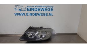 Gebruikte Koplamp links BMW 3 serie (E90) 320i 16V Prijs € 150,00 Margeregeling aangeboden door Auto- en demontagebedrijf Eindewege