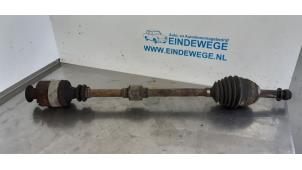 Gebruikte Aandrijfas rechts-voor Mitsubishi Carisma 1.6i 16V Prijs € 30,00 Margeregeling aangeboden door Auto- en demontagebedrijf Eindewege