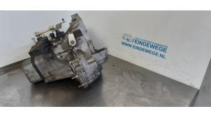 Gebruikte Versnellingsbak Peugeot 208 I (CA/CC/CK/CL) 1.4 16V Prijs € 280,00 Margeregeling aangeboden door Auto- en demontagebedrijf Eindewege