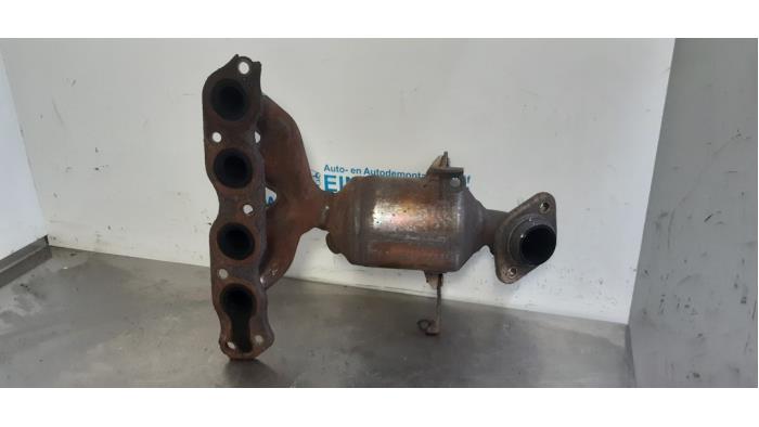 Uitlaatspruitstuk + katalysator van een Suzuki Splash 1.2 16V 2010