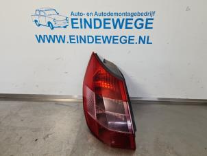 Gebruikte Achterlicht links Renault Scénic II (JM) 1.6 16V Prijs € 25,00 Margeregeling aangeboden door Auto- en demontagebedrijf Eindewege