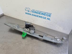 Gebruikte Raammechaniek 4Deurs links-voor Renault Scénic II (JM) 1.6 16V Prijs € 30,00 Margeregeling aangeboden door Auto- en demontagebedrijf Eindewege