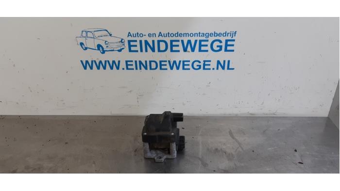 Bobine van een Volkswagen Polo III (6N1) 1.4i 60 1999