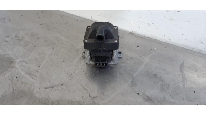 Bobine van een Volkswagen Polo III (6N1) 1.4i 60 1999