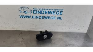 Gebruikte Schakelaar Spiegel Mini Mini Cooper S (R53) 1.6 16V Prijs € 20,00 Margeregeling aangeboden door Auto- en demontagebedrijf Eindewege
