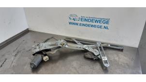 Gebruikte Ruitmechaniek 2Deurs rechts-voor Mercedes CLK (C208) 2.3 230K 16V Prijs € 50,00 Margeregeling aangeboden door Auto- en demontagebedrijf Eindewege