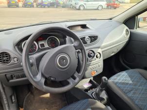Gebruikte Module + Airbag Set Renault Clio III Estate/Grandtour (KR) 1.2 16V 75 Prijs € 190,00 Margeregeling aangeboden door Auto- en demontagebedrijf Eindewege