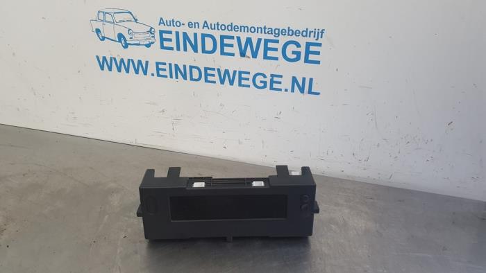 Gebruikte Display Interieur Renault Clio III Estate/Grandtour (KR) 1.2 16V 75 Prijs € 30,00 Margeregeling aangeboden door Auto- en demontagebedrijf Eindewege