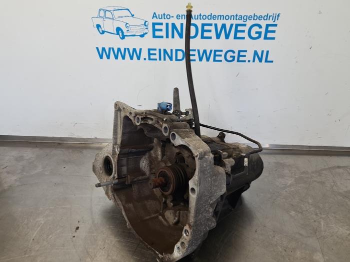 Gebruikte Versnellingsbak Renault Clio III Estate/Grandtour (KR) 1.2 16V 75 Prijs € 255,00 Margeregeling aangeboden door Auto- en demontagebedrijf Eindewege