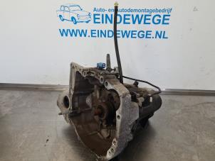 Gebruikte Versnellingsbak Renault Clio III Estate/Grandtour (KR) 1.2 16V 75 Prijs € 255,00 Margeregeling aangeboden door Auto- en demontagebedrijf Eindewege