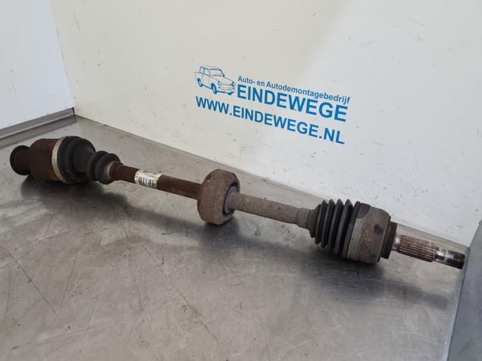 Gebruikte Steekas rechts-voor Renault Twingo II (CN) 1.2 16V Prijs € 30,00 Margeregeling aangeboden door Auto- en demontagebedrijf Eindewege