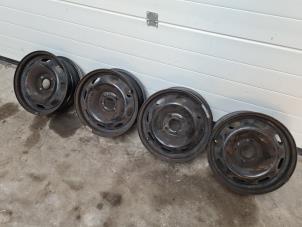 Gebruikte Velgen set Peugeot 207/207+ (WA/WC/WM) 1.4 16V Prijs € 90,00 Margeregeling aangeboden door Auto- en demontagebedrijf Eindewege
