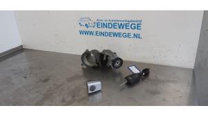 Gebruikte Cilinderslotenset (compleet) Opel Corsa D 1.3 CDTi 16V ecoFLEX Prijs € 60,00 Margeregeling aangeboden door Auto- en demontagebedrijf Eindewege