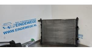 Gebruikte Radiateur Renault Scénic II (JM) 2.0 16V Prijs € 30,00 Margeregeling aangeboden door Auto- en demontagebedrijf Eindewege