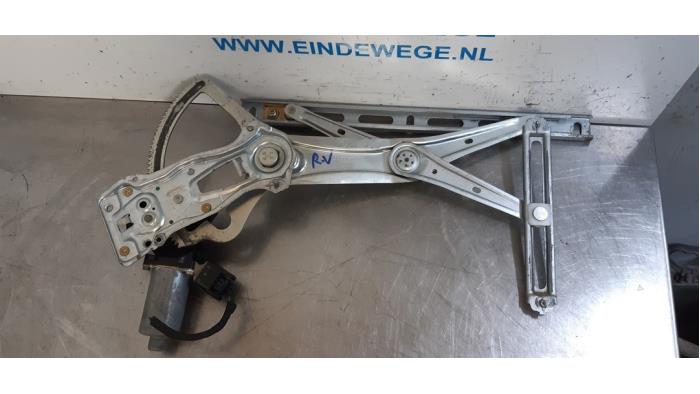 Ruitmechaniek 2Deurs rechts-voor van een Mercedes-Benz CLK (C208) 2.0 200 16V 1999