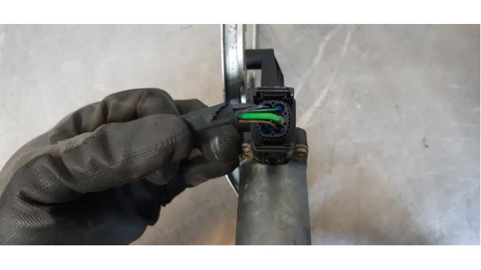 Ruitmechaniek 2Deurs rechts-voor van een Mercedes-Benz CLK (C208) 2.0 200 16V 1999