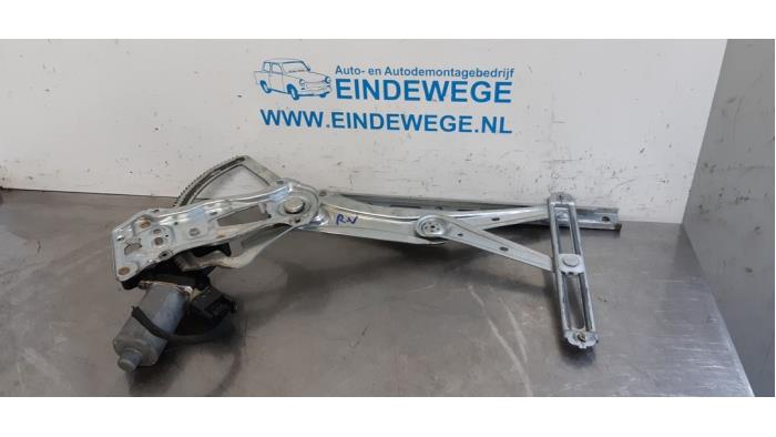 Ruitmechaniek 2Deurs rechts-voor van een Mercedes-Benz CLK (C208) 2.0 200 16V 1999