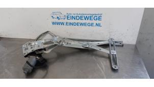 Gebruikte Ruitmechaniek 2Deurs rechts-voor Mercedes CLK (C208) 2.0 200 16V Prijs € 50,00 Margeregeling aangeboden door Auto- en demontagebedrijf Eindewege