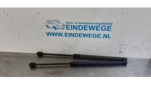Gebruikte Set Gasdempers Achterklep Suzuki Swift (ZA/ZC/ZD1/2/3/9) 1.3 VVT 16V Prijs € 20,00 Margeregeling aangeboden door Auto- en demontagebedrijf Eindewege