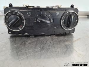 Gebruikte Chaufage Bedieningspaneel Mercedes A (W169) 2.0 A-180 CDI 16V 5-Drs. Prijs € 30,00 Margeregeling aangeboden door Auto- en demontagebedrijf Eindewege