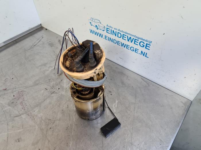 Gebruikte Tank element Pomp Volkswagen Caddy III (2KA,2KH,2CA,2CH) 1.9 TDI Prijs € 40,00 Margeregeling aangeboden door Auto- en demontagebedrijf Eindewege