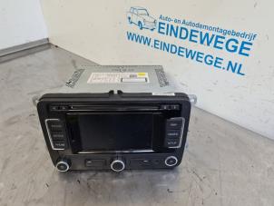 Gebruikte Radio CD Speler Volkswagen Caddy III (2KA,2KH,2CA,2CH) 1.9 TDI Prijs € 125,00 Margeregeling aangeboden door Auto- en demontagebedrijf Eindewege