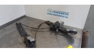 Gebruikte Raammechaniek 4Deurs links-voor Landrover Range Rover Evoque (LVJ/LVS) 2.2 TD4 16V 5-drs. Prijs € 50,00 Margeregeling aangeboden door Auto- en demontagebedrijf Eindewege