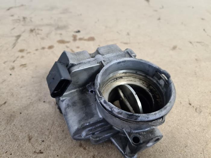 Gasklephuis van een Volkswagen Golf V (1K1) 1.9 TDI 2006