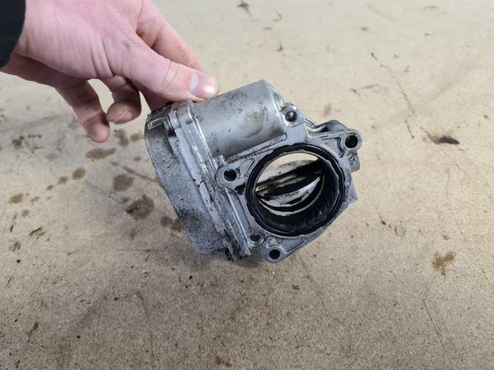 Gasklephuis van een Volkswagen Golf V (1K1) 1.9 TDI 2006