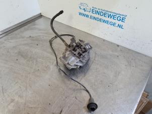 Gebruikte Remklauw (Tang) rechts-achter Mercedes S (W220) 3.2 S-320 18V Prijs € 50,00 Margeregeling aangeboden door Auto- en demontagebedrijf Eindewege