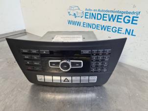 Gebruikte Radio CD Speler Mercedes C (C204) 1.6 C-180 16V BlueEfficiency Prijs € 188,50 Margeregeling aangeboden door Auto- en demontagebedrijf Eindewege
