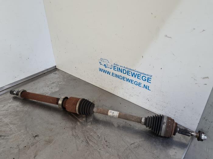 Gebruikte Aandrijfas rechts-voor Renault Clio IV Estate/Grandtour (7R) 0.9 Energy TCE 90 12V Prijs € 50,00 Margeregeling aangeboden door Auto- en demontagebedrijf Eindewege