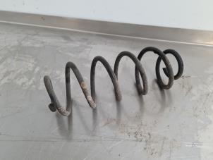 Gebruikte Veerschroef achter Suzuki Splash 1.0 12V Prijs € 20,00 Margeregeling aangeboden door Auto- en demontagebedrijf Eindewege