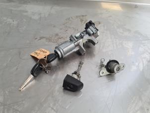 Gebruikte Set Cilindersloten (compleet) Suzuki Splash 1.0 12V Prijs € 75,00 Margeregeling aangeboden door Auto- en demontagebedrijf Eindewege