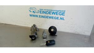 Gebruikte Slotenset Cilinder (compleet) Seat Ibiza IV SC (6J1) 1.4 16V Prijs € 55,00 Margeregeling aangeboden door Auto- en demontagebedrijf Eindewege