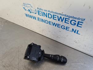 Gebruikte Schakelaar Ruitenwisser Renault Clio IV Estate/Grandtour (7R) 0.9 Energy TCE 90 12V Prijs € 30,00 Margeregeling aangeboden door Auto- en demontagebedrijf Eindewege
