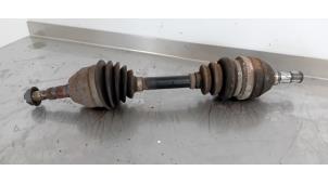 Gebruikte Homokineetas links-voor Opel Zafira (M75) 2.2 16V Direct Ecotec Prijs € 35,00 Margeregeling aangeboden door Auto- en demontagebedrijf Eindewege