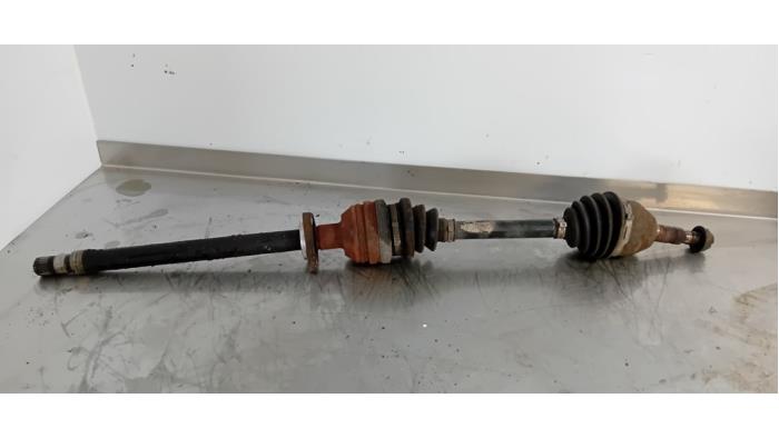 Gebruikte Steekas rechts-voor Opel Zafira (M75) 2.2 16V Direct Ecotec Prijs € 35,00 Margeregeling aangeboden door Auto- en demontagebedrijf Eindewege